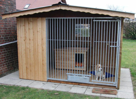 Sind Schutzräume oder Hundehütten für Hundezwinger notwendig?
