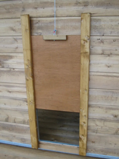 Hundezwinger Holzelemente Sonderserie mit Schlupf und Schieber