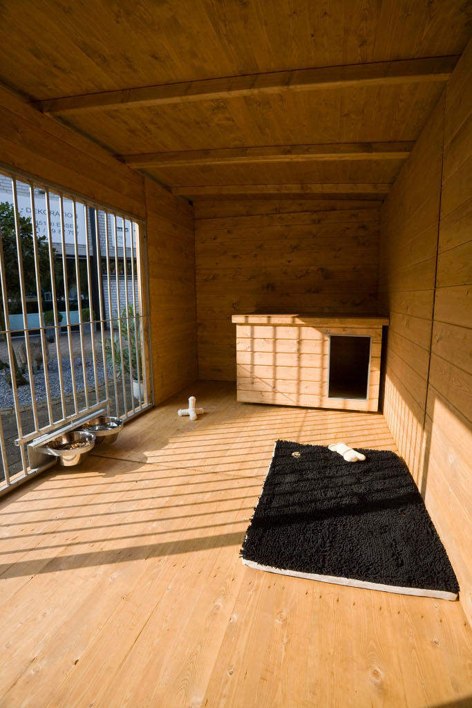 Imprägnierter Holzboden in Holzzwinger 2x4 m Imprägnierter Holzboden in Holzzwinger 2x4 m