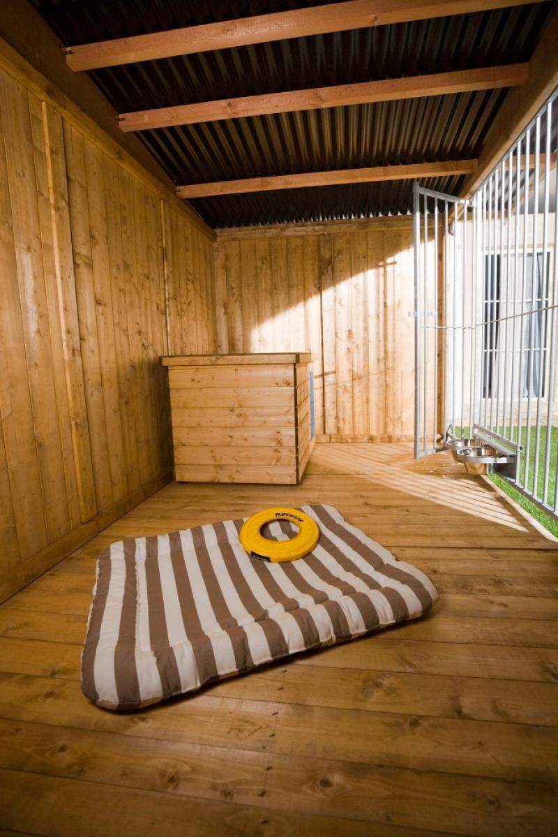 Imprägnierter Holzboden in Zwinger _Villa_ 2x4 m Imprägnierter Holzboden in Zwinger "Villa" 2x4 m